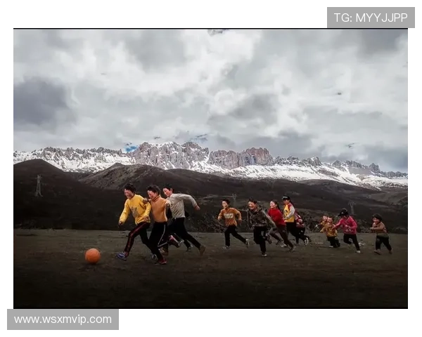 足球明星身着藏族服装展现民族风情引发热议与关注